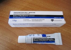 Trị viêm nang lông bằng thuốc Bactroban -2