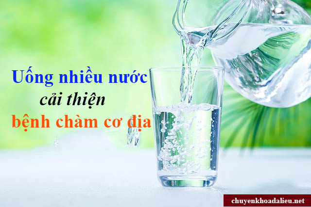 Uống nhiều nước để hỗ trợ điều trị bệnh chàm cơ địa 