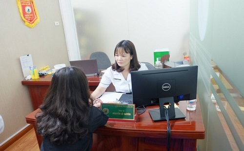 Bác sĩ Nguyễn Thị Lệ Quyên tư vấn điều trị bệnh