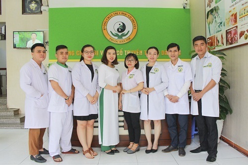 Đội ngũ bác sĩ YHCT tại Trung tâm Nghiên cứu và Ứng dụng Thuốc dân tộc
