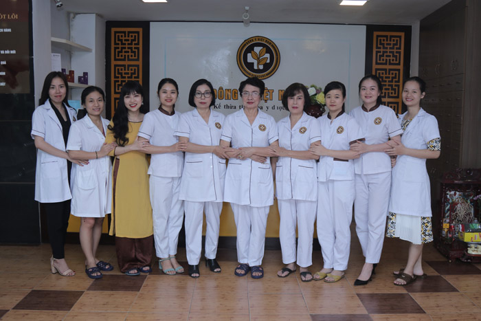 Đội ngũ y bác sĩ và nhân viên tại Trung tâm Da liễu Đông y Việt Nam