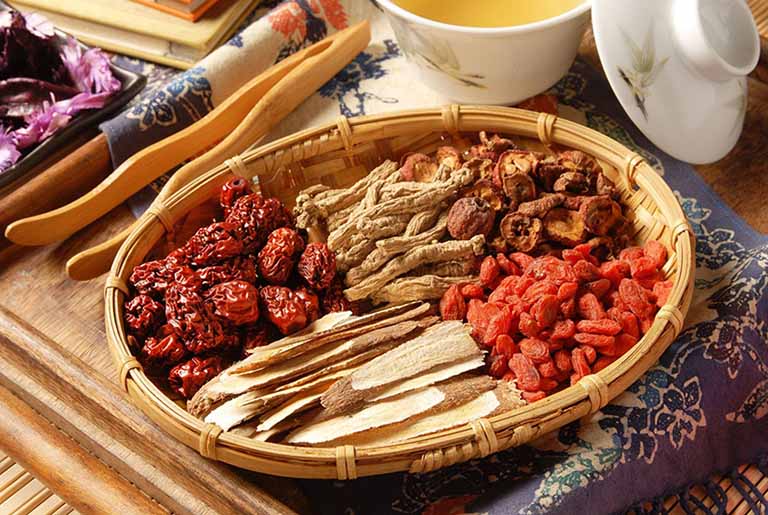 Chữa bệnh á sừng bằng thuốc Đông y được nhiều người ưa chuộng bởi tính hiệu quả và an toàn